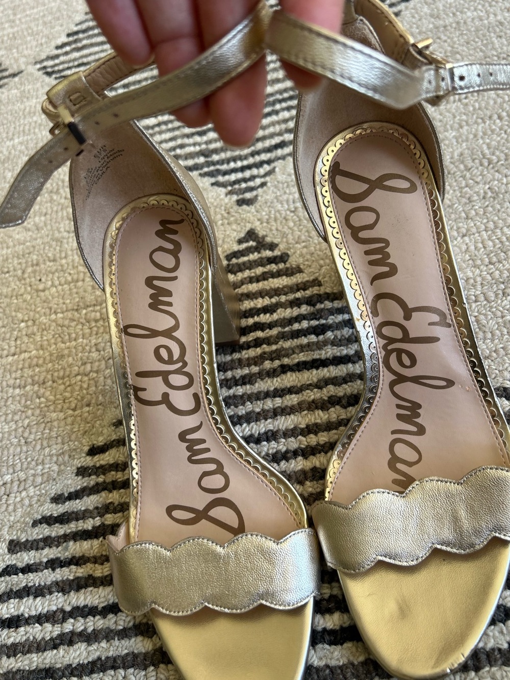 Sam Edelman Odila Metallic Gold Scalloped Block Heel Sandals - Size 7.5 - Picture 2 of 10